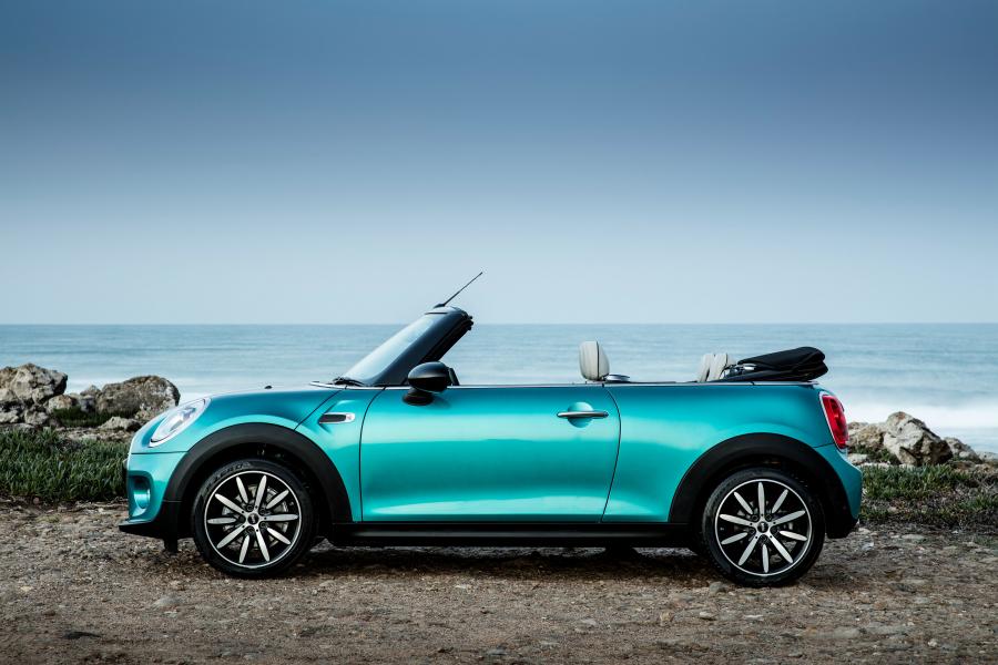  Mini Cooper Cabrio 2016 года  (UK) (фото 17 из 30)